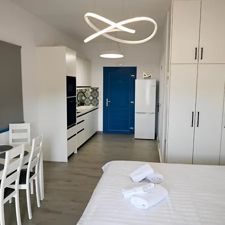 Castle & Sea, Platanos Retreat *