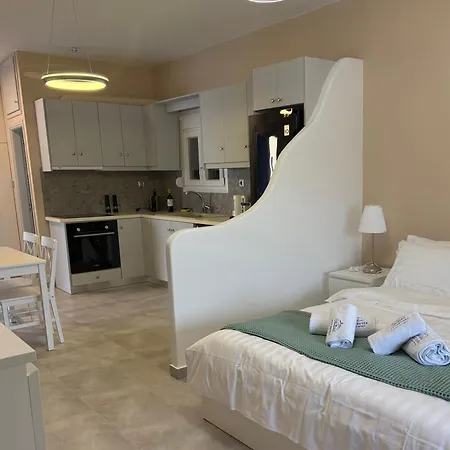 Castle & Sea, Platanos Retreat شقة اجيا مارينا