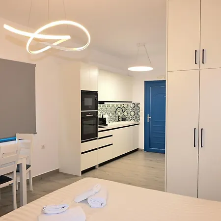 Castle & Sea, Platanos Retreat *