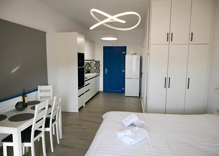 Castle & Sea, Platanos Retreat *