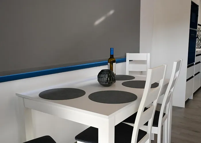 Castle & Sea, Platanos Retreat شقة