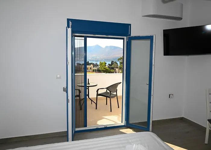 Castle & Sea, Platanos Retreat * اجيا مارينا